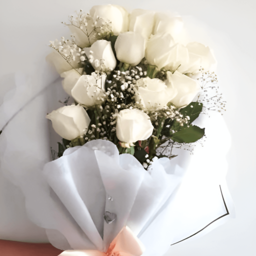 Klassischer und eleganter Strauß aus weißen Rosen